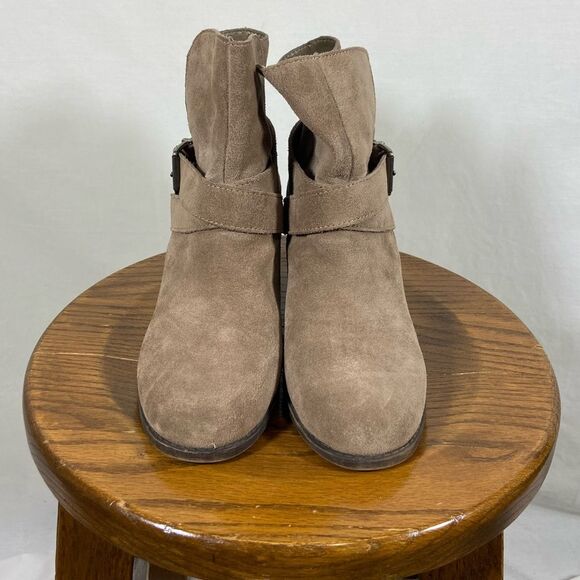 BCBGeneration Beige Tan Genuine Leather Suede Heeled Boots Booties - Picture 1 of 8